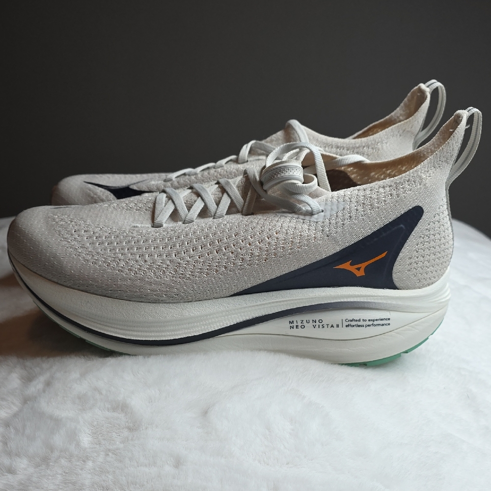 Men's Mizuno Neo Vista 2 running shoes in the Nimbus Cloud/Tan